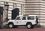 Land Rover передал 60 автомобилей Красному Кресту