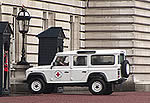 Land Rover передал 60 автомобилей Красному Кресту