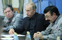 Путин: недопустимо тратить деньги на импортные машины